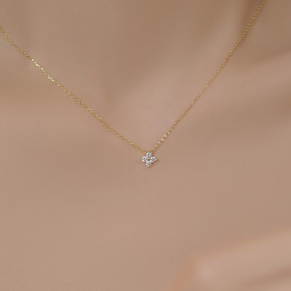 Stylish Four-Leaf Clover Necklace - Image 2