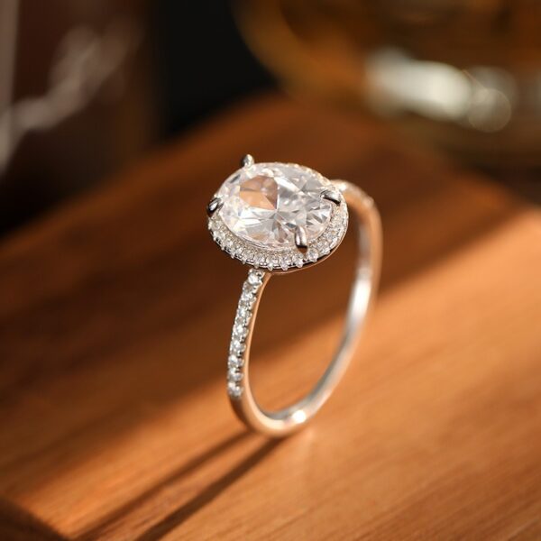 Luxurious Light Glamour Statement Ring - Image 2