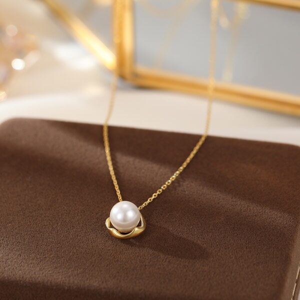 Luxury Shell Pearl Pendant Necklace - Image 2